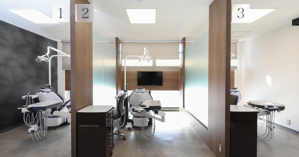 診療台はそれぞれ区切られております