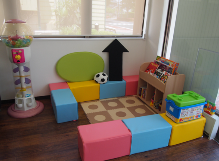 ①外観②受付③キッズスペース