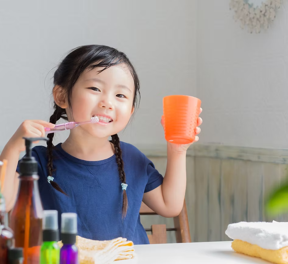 【鳥屋前バス停 徒歩1分】日本小児歯科学会専門医が在籍し、家族で通いやすい谷津歯科医院