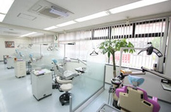 お子様の成長段階に合わせたアドバイスを行いながら、ご家庭と連携した予防ケアを大切にしています。