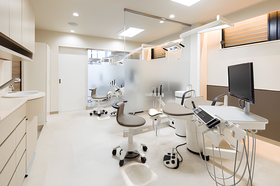 【本八幡駅南口から徒歩9分・キッズスペース完備】安心して食事を楽しめる毎日を支える小出歯科医院