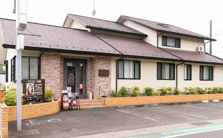 ①外観②受付③待合室