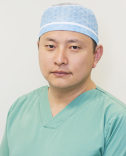 院長の鶴木三郎