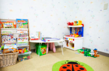 ①ぜひご家族でご来院ください②診療室③キッズスペース