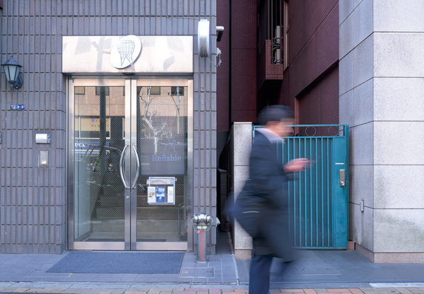 【茅場町駅から徒歩3分】【19時まで診療対応】快適な空間と精密治療でベストの治療法を提供する井澤歯科クリニック