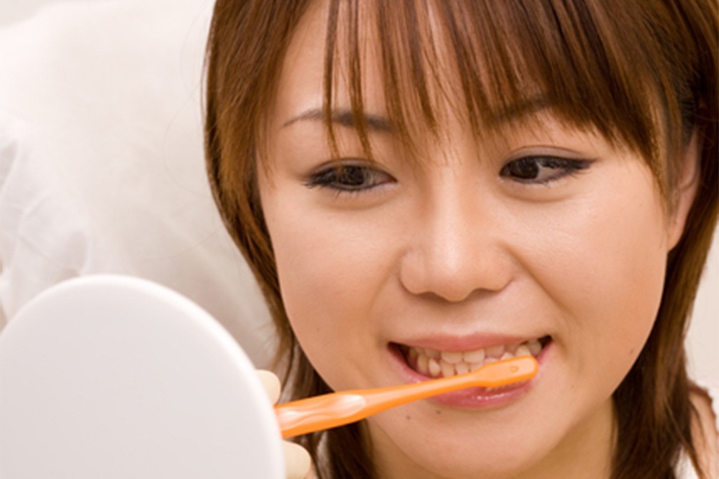 虫歯や歯周病の原因となる歯垢（プラーク）や歯石の沈着状況を定期的に確認し、専門的な予防ケアを提供しています