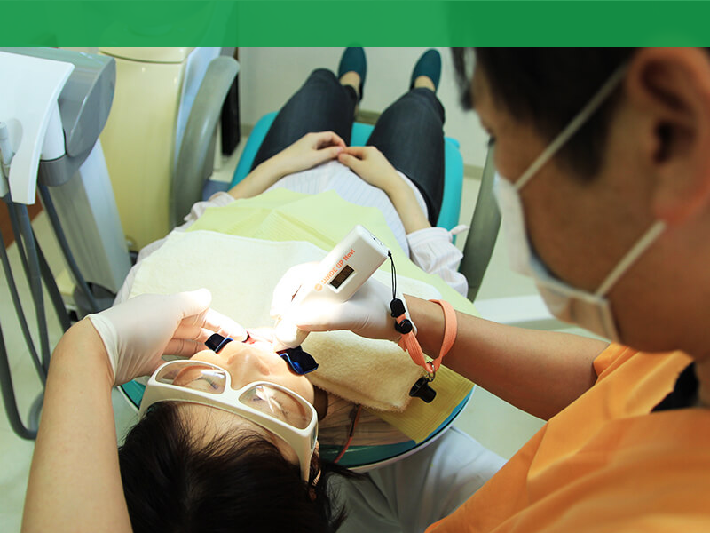 もとやま歯科クリニックは無料で歯の色を測定することが出来ます