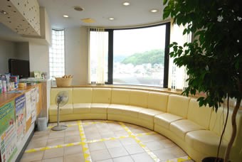 ①入口②受付③待合室