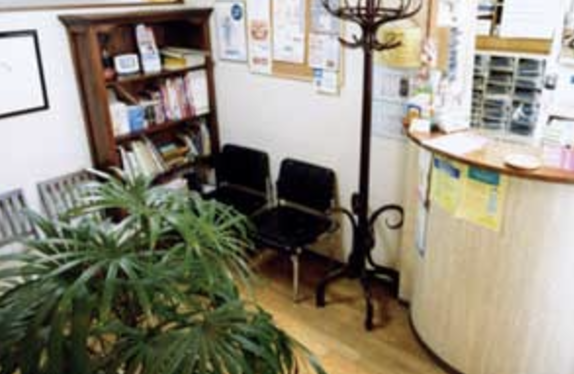 ①診療室、②待合室、③治療イメージ