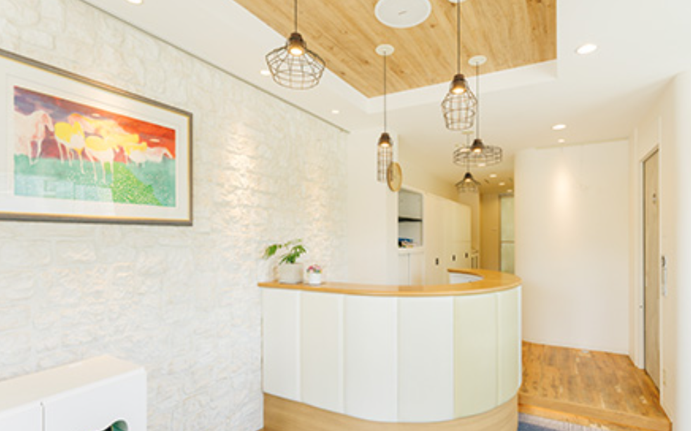 ①受付②待合室③診療室