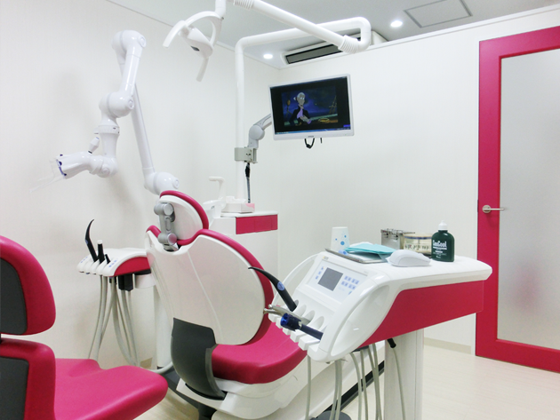 診察ユニットにはモニターがついております