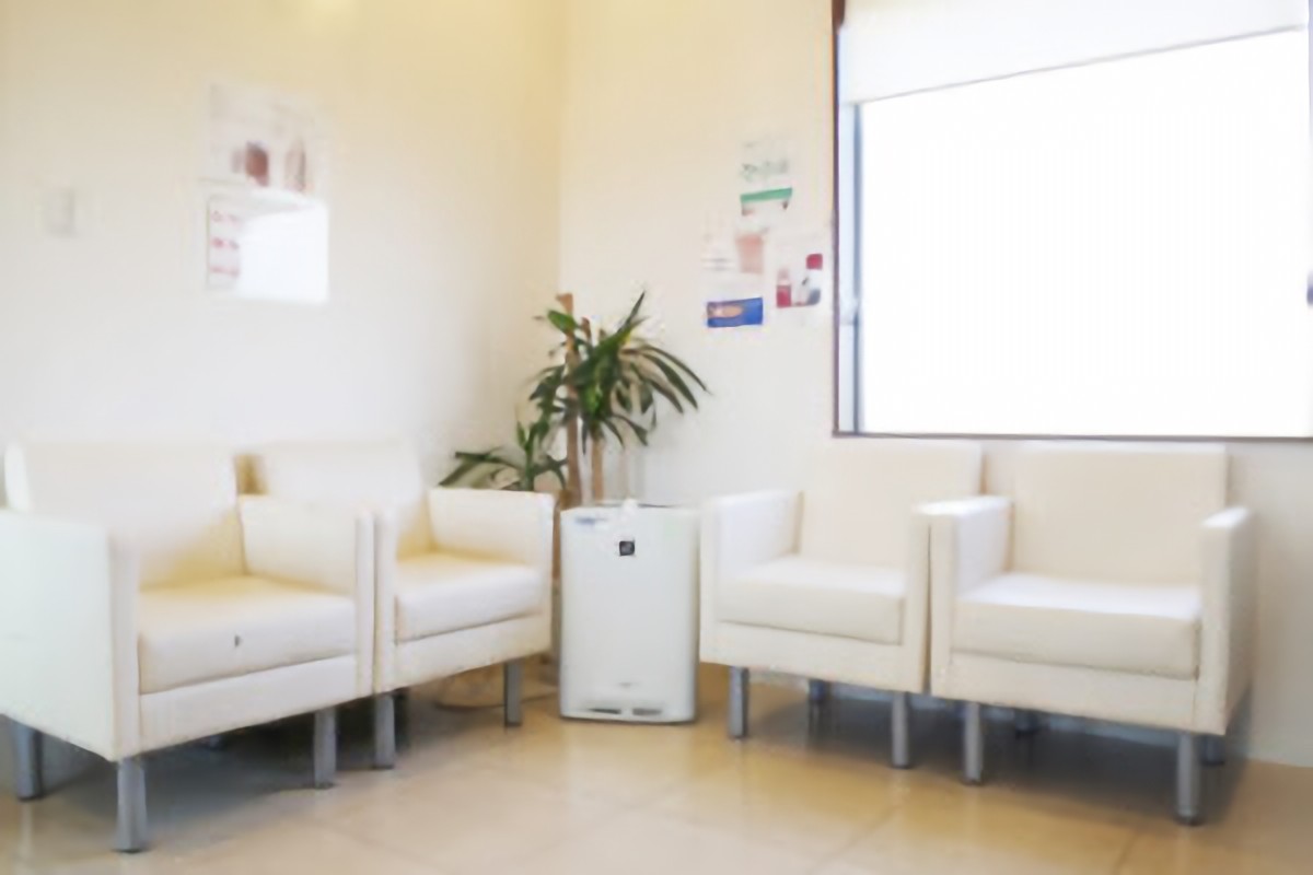 ①外観②受付③待合室