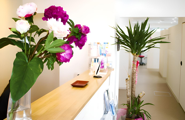 【豊明駅から徒歩29分】完全個室と専門性の高い診療が特徴の豊明フローラ歯科
