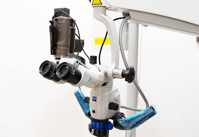 マイクロスコープで精度の高い治療が可能になります