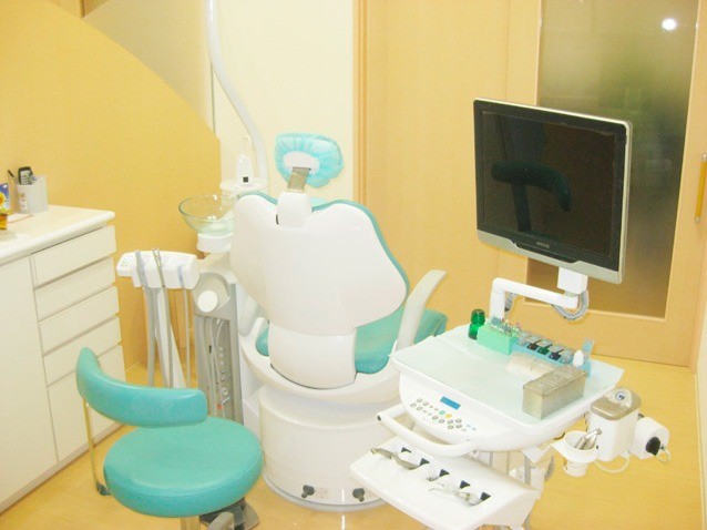 むし歯治療や歯周病治療、義歯の作製・調整など、日常的に多くの方が受診する基本的な歯科診療を行っています。