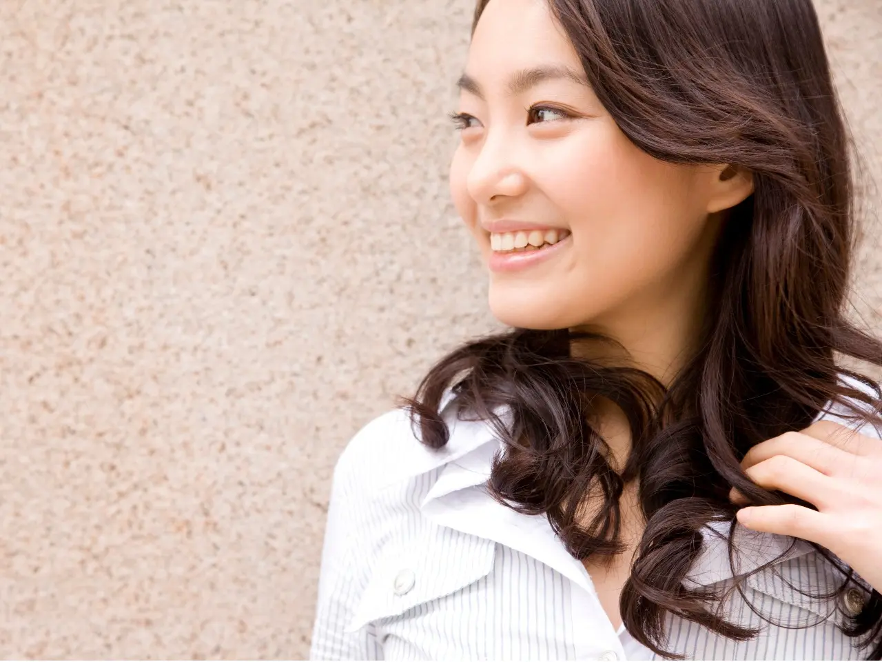 薬剤を用いて歯を白くし自然で美しい口元を実現します