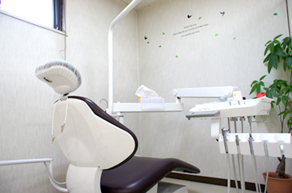 ①クリニック外観②受付③診療室