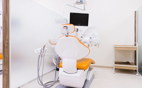 ①受付②診療室③キッズスペース