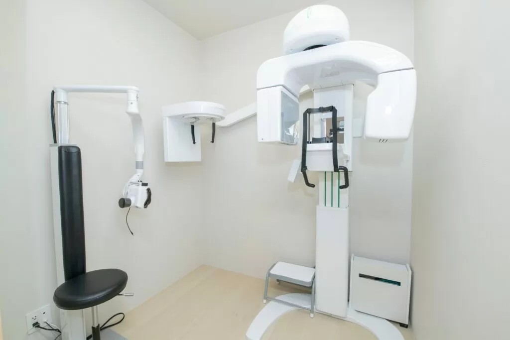 お子様の気持ちに配慮しながら段階的に診療を行い、安心して通える環境づくりを心がけています。