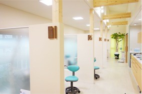 【亀貝中央バス停すぐ・駐車場完備】地域に根ざした診療で幅広い世代のお口の健康を支える桐生歯科医院