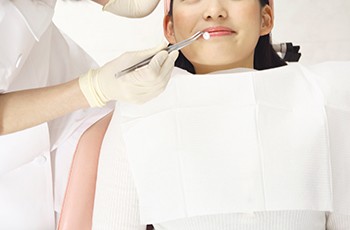 歯周病の進行状況を丁寧に検査したうえで、一人ひとりのお口の状態に合わせた治療を行っています。