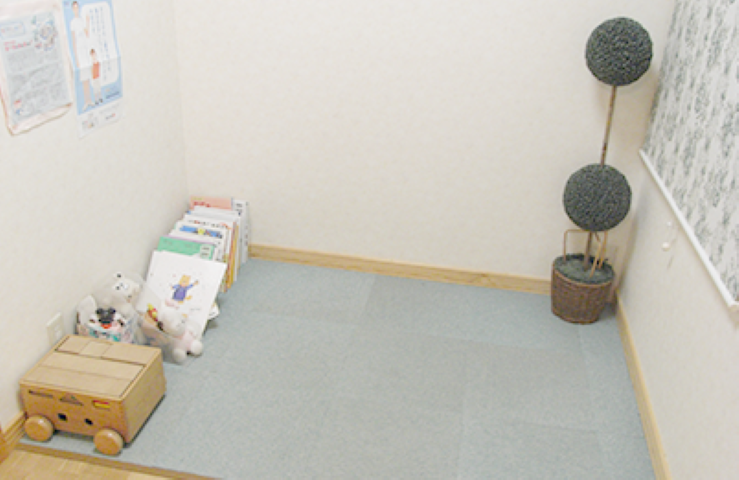 ①待合室②治療室③キッズルーム