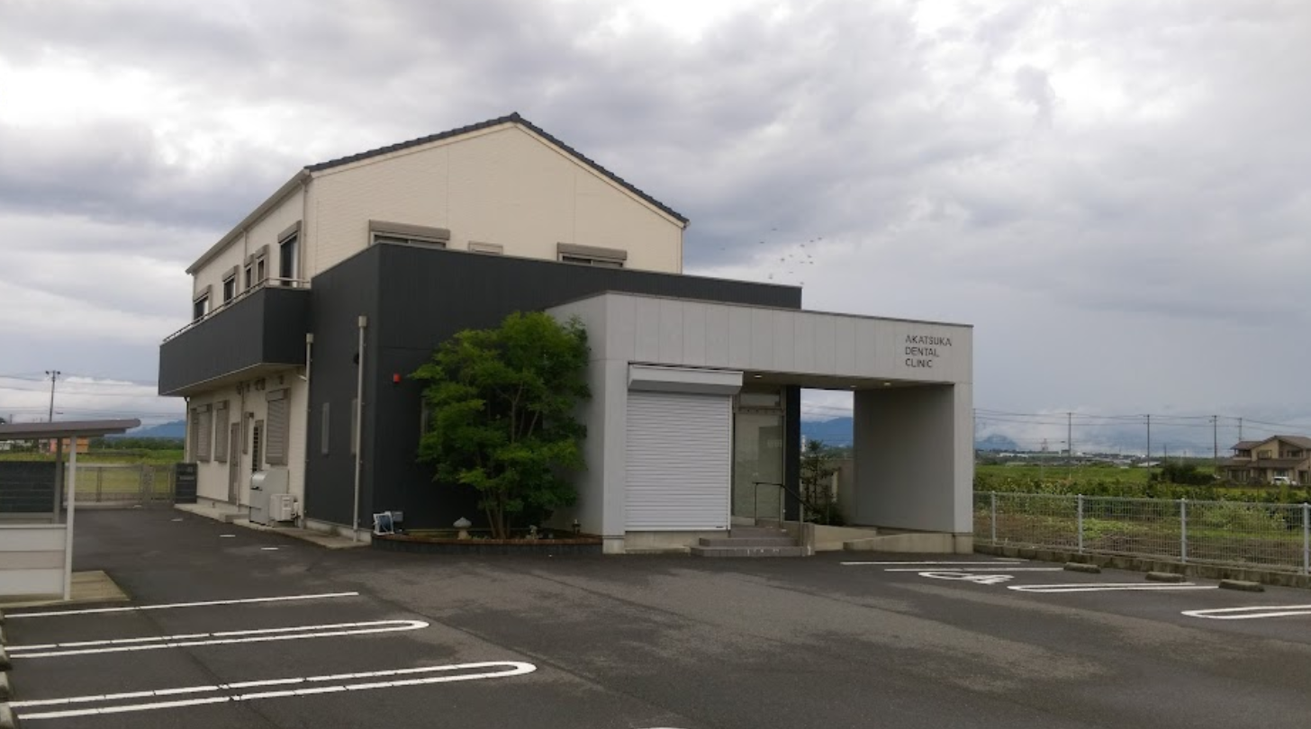 ①クリニック外観　②カウンセリングルーム　③診察室