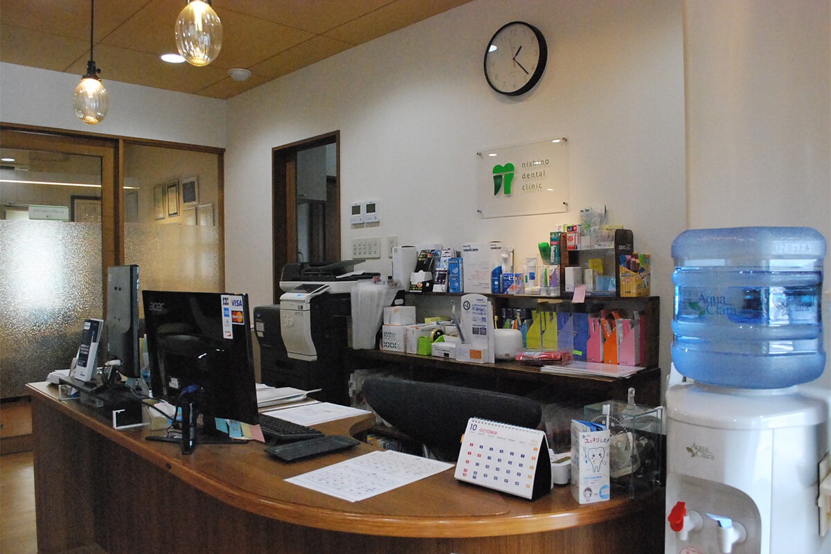 ①外観②受付③待合室