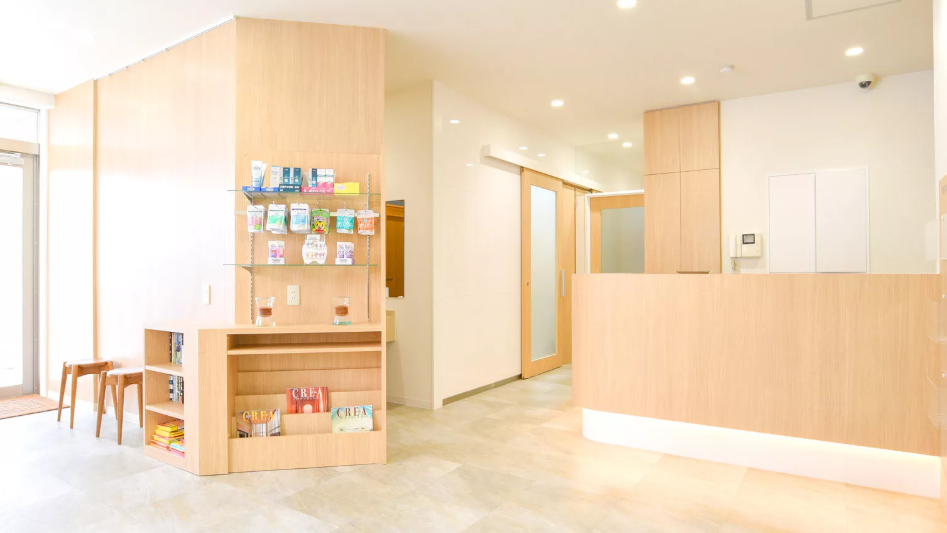 ①外観②受付③診療室