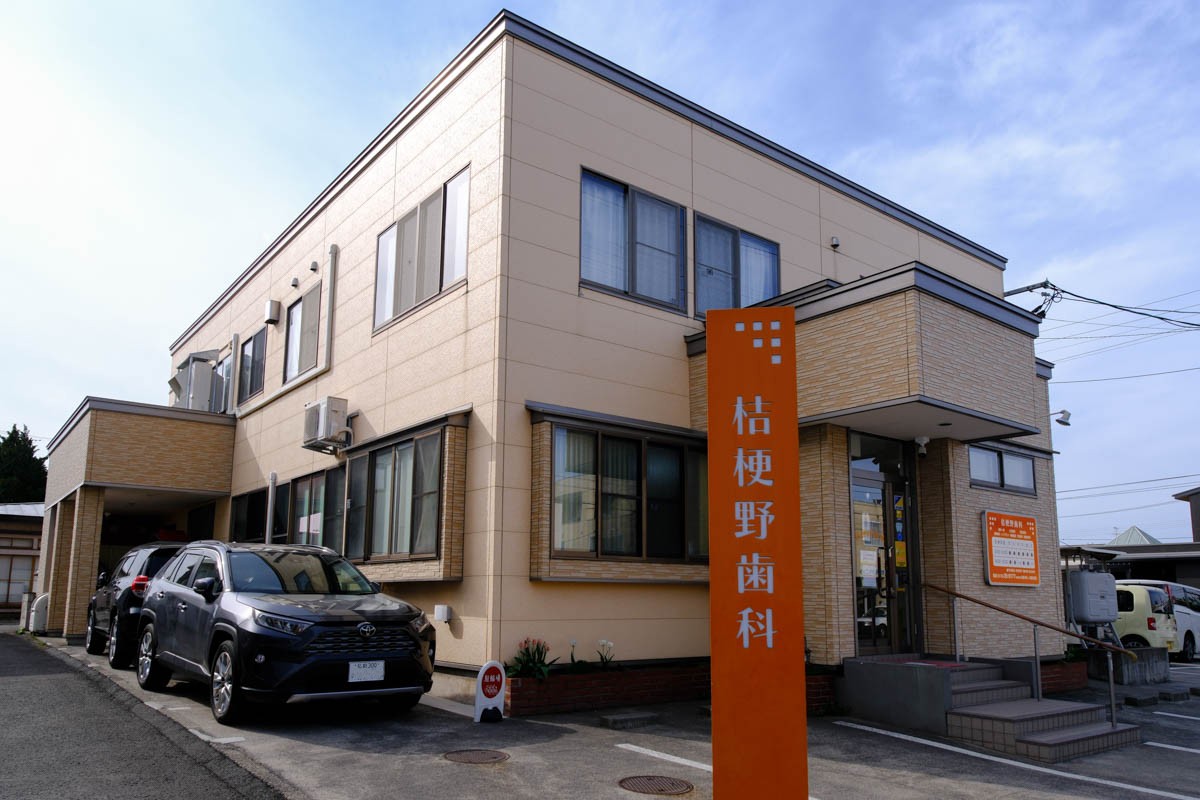 ①外観②託児スペース③技工室