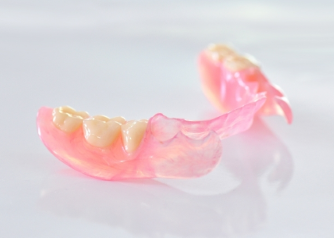 自然な見た目と噛み心地を叶える入れ歯