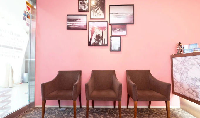 ①待合スペース②診療ユニット③キッズスペース