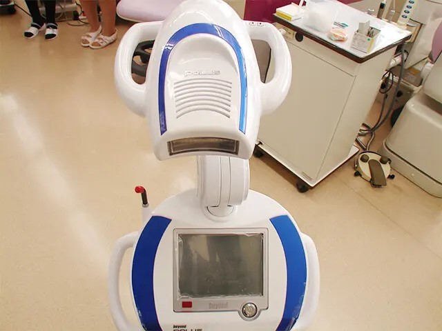 LEDライトを照射して短時間で歯を白くします