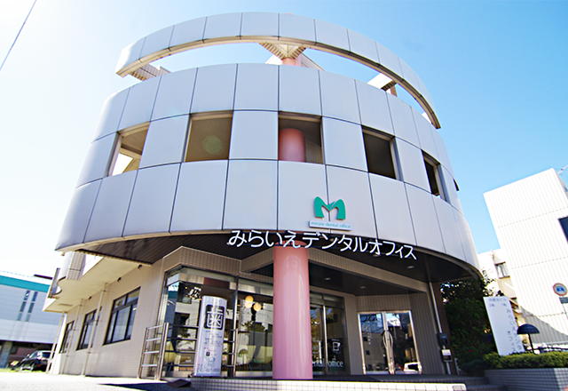 ①歯科医院外観②受付③診療室