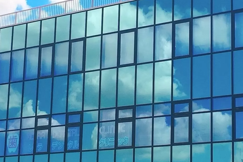 ①クリニック外観②受付③診療チェア