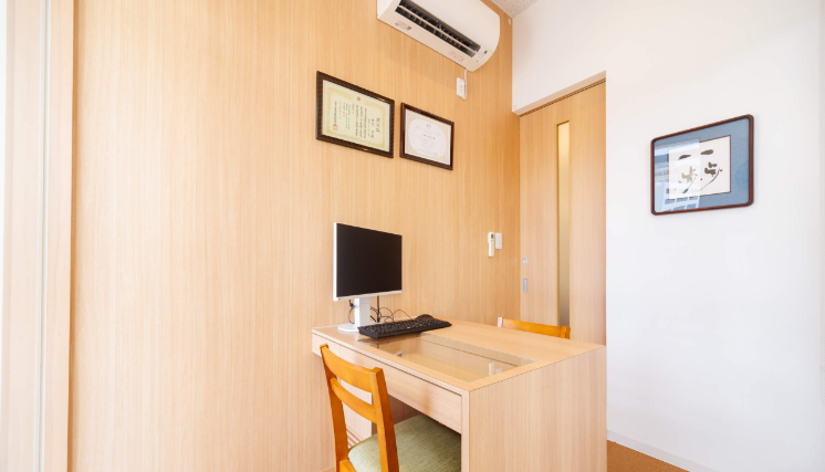 ①クリニック外観②受付③カウンセリングルーム