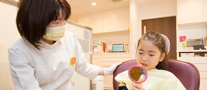 お子さまの歯の成長を保護者の方と一緒に見守ります