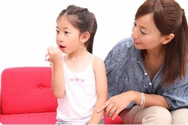 歯磨きの方法を優しく教えます