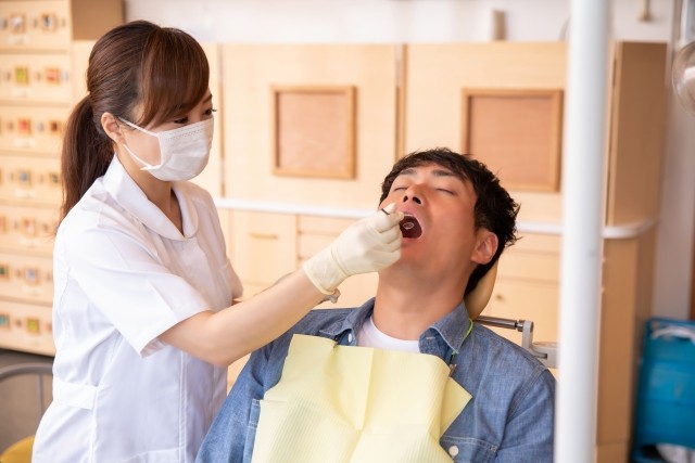 現在の症状を改善する治療から再発予防まで継続して支え、患者様がご自身の歯で食事や会話を楽しめるようサポートしています。※写真はイメージです。