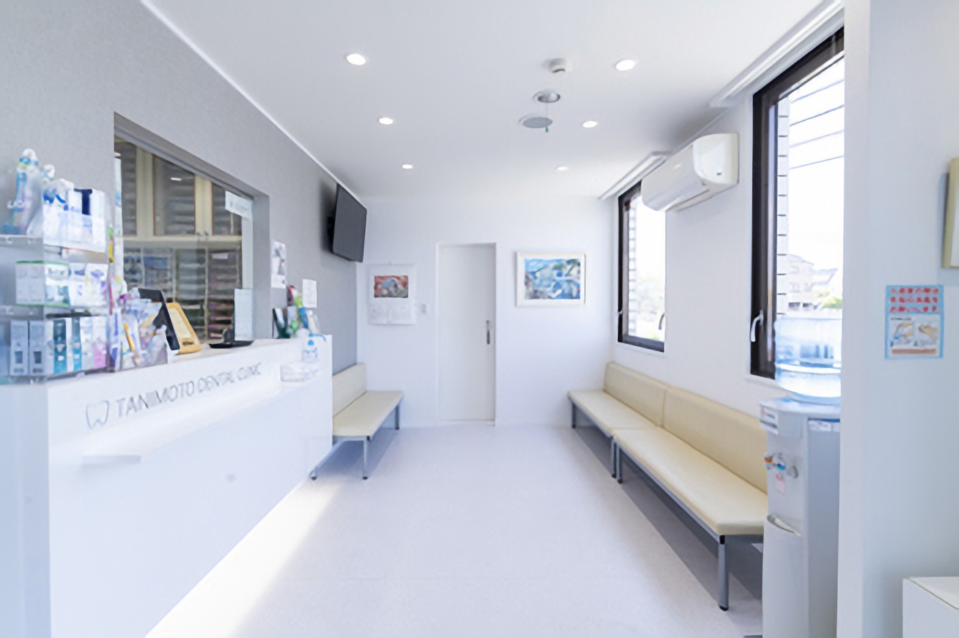 ①外観・入口②受付③待合室