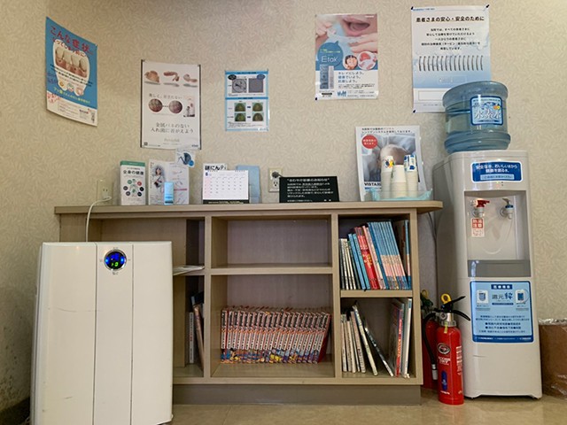 ①受付　②待合室　③パウダールーム