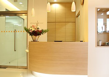 ①受付②待合室③診療スペース