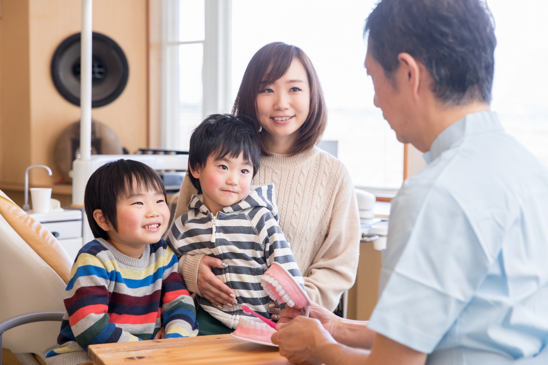 将来までご自身の歯で快適に過ごせるよう、ご家族皆様と協力しながら成長をサポートしてまいります。※写真はイメージです。