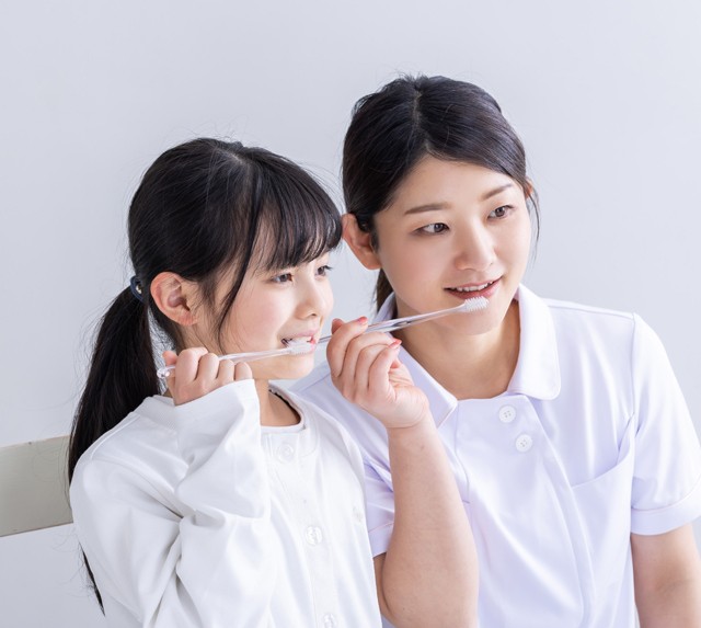 お口全体を確認したうえで治療計画を立てています。