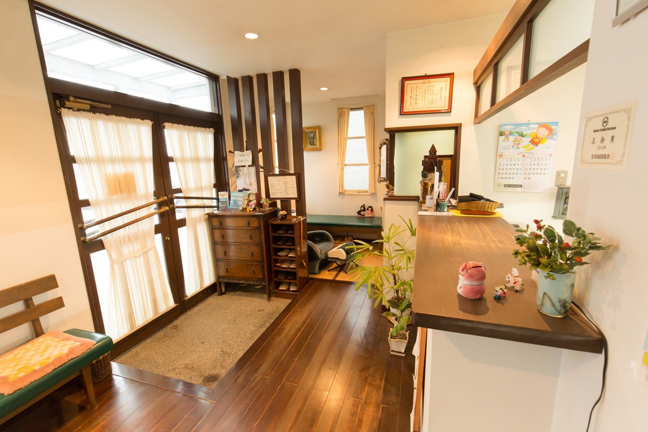 ①外観②玄関③受付