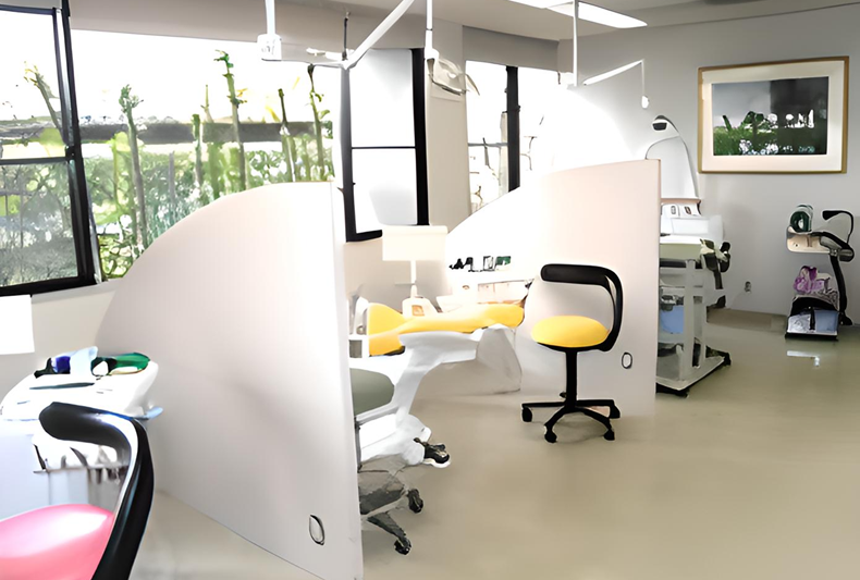 口腔インプラント認証医による高度な専門性と安全なインプラント治療