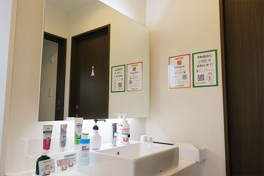 清潔なパウダールームあり