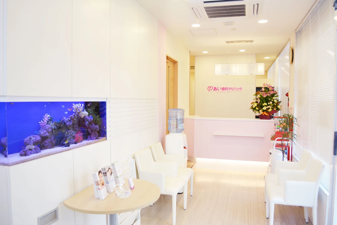 ①クリニック外観　②受付　③診療室