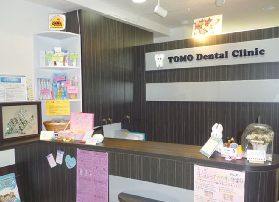 ①クリニック外観②受付③待合室