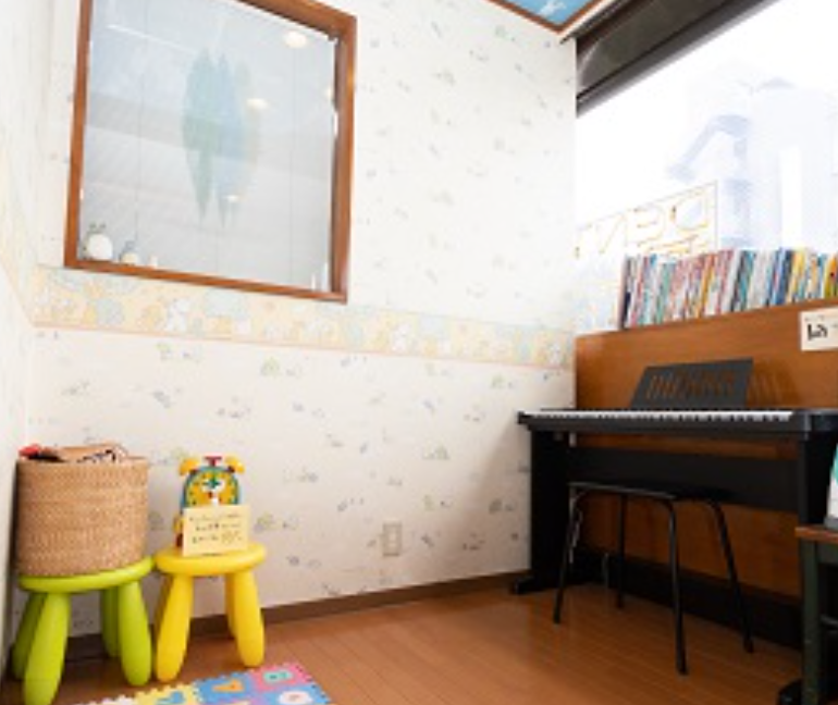 ①受付②パウダールーム③キッズスペース